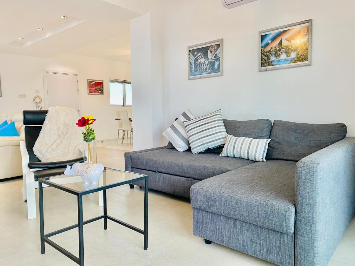 Panoramic Seaside Getaway, 2-Br Penthouse Leilighet Lárnaka Eksteriør bilde