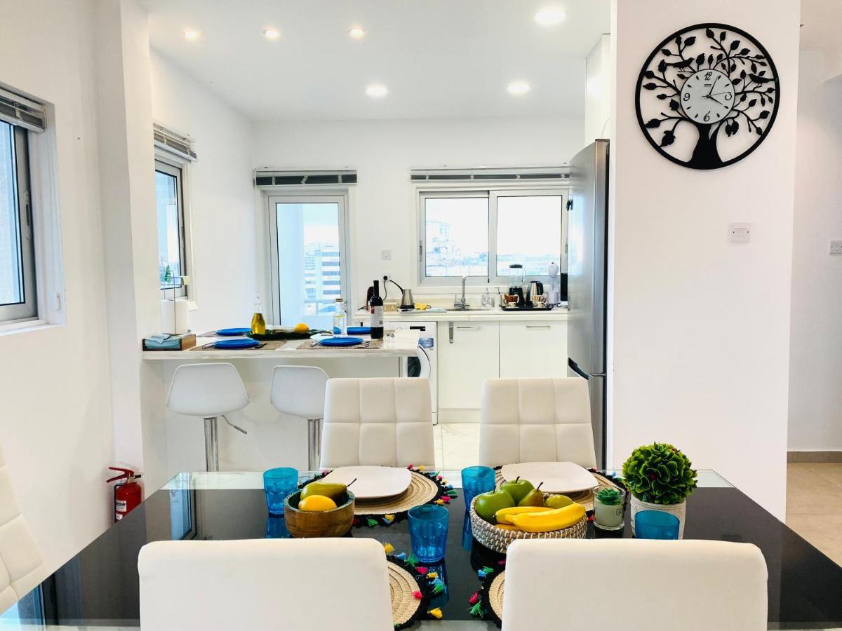 Panoramic Seaside Getaway, 2-Br Penthouse Leilighet Lárnaka Eksteriør bilde